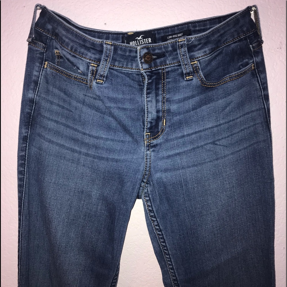 - low rise boot cut hollister jeans 👖